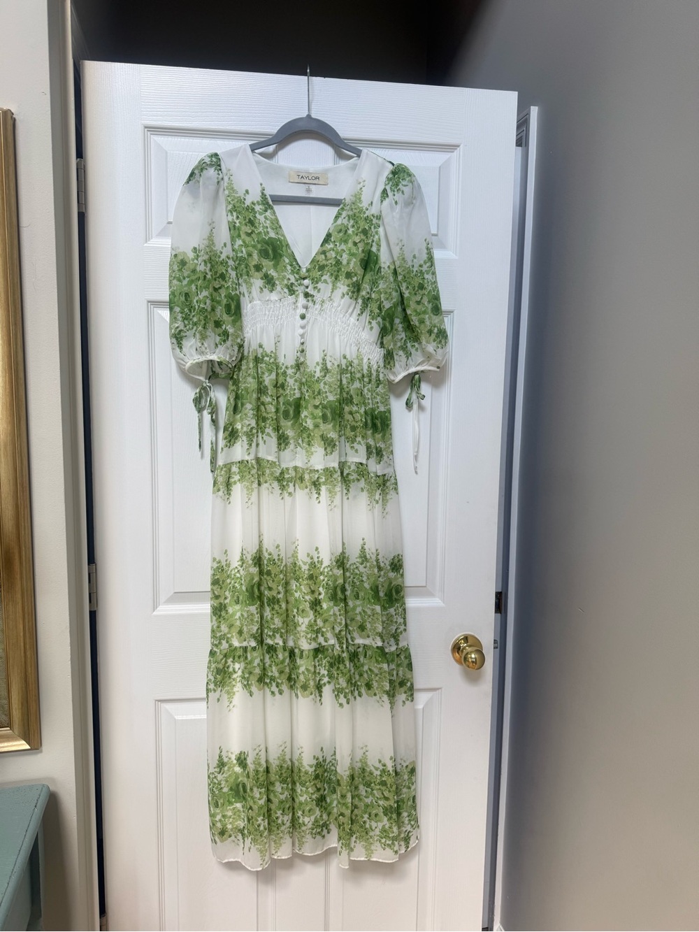 Taylor Green & White Floral Tiered Maxi Dress size 2